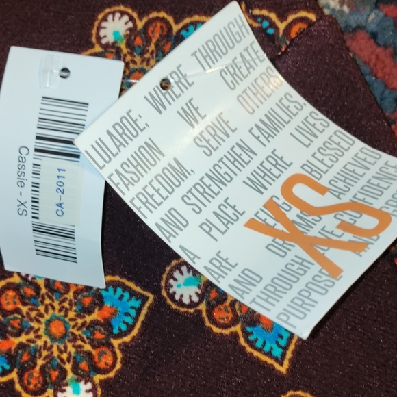 XS Lularoe Cassie Skirt - Picture 2 of 3